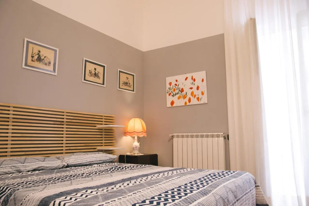 La Casa Del Nespolo, 2 Terrazzi E 2 Bagni In Centro Apartment Naples