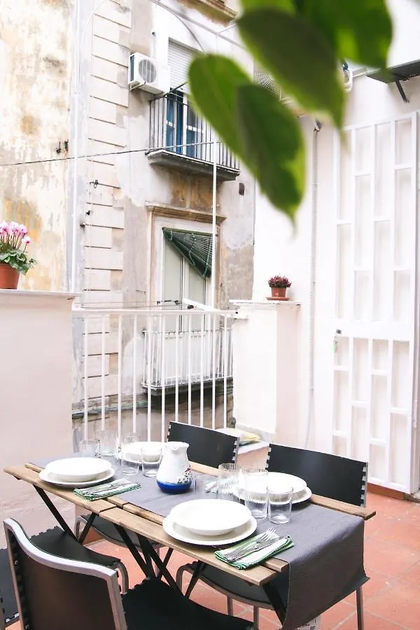 La Casa Del Nespolo, 2 Terrazzi E 2 Bagni In Centro Apartment Naples